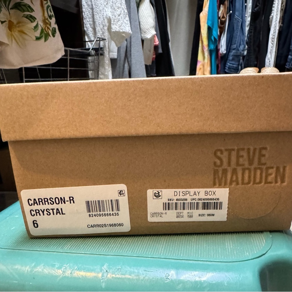 EUC Steve Madden Carrson-R Crystal shoes - Picture 3 of 8
